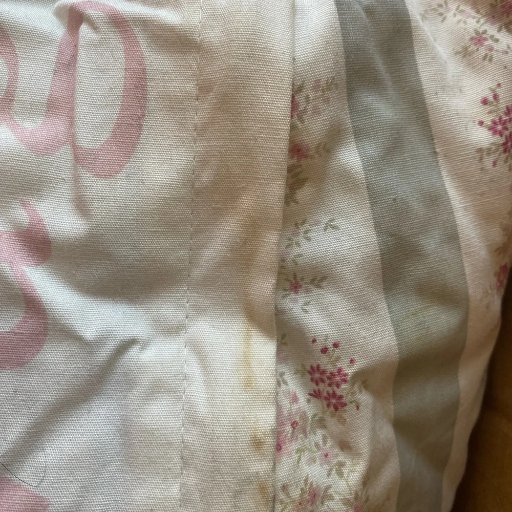 Rachel Ashwell Cozy Cream and floral Dog Bed. This is Vintage and retired.